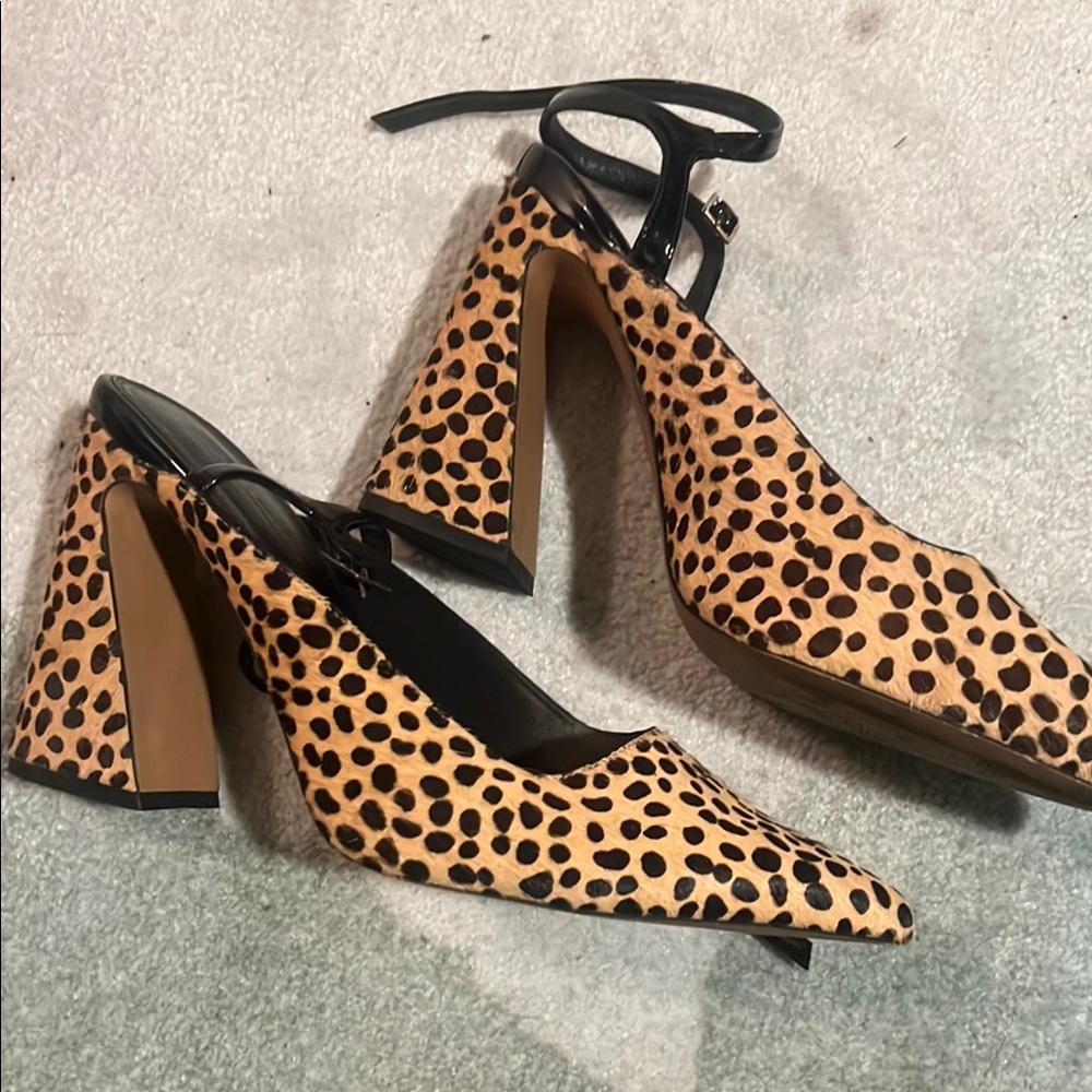 Chic Black and Tan Women's Shoes